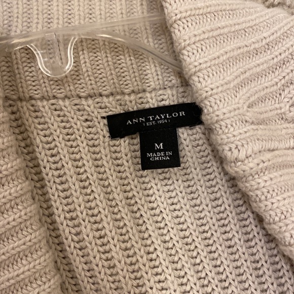 Ann Taylor Long Tan Sweater Medium - Picture 4 of 6